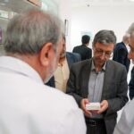بازدید مدیرعامل محترم ستاد اجرایی فرمان حضرت امام (ره) از شرکت داروسازی ریحانه